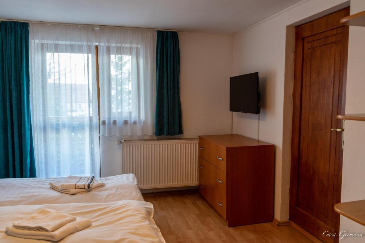 Отель Casa Germana Lupeni  Экстерьер фото