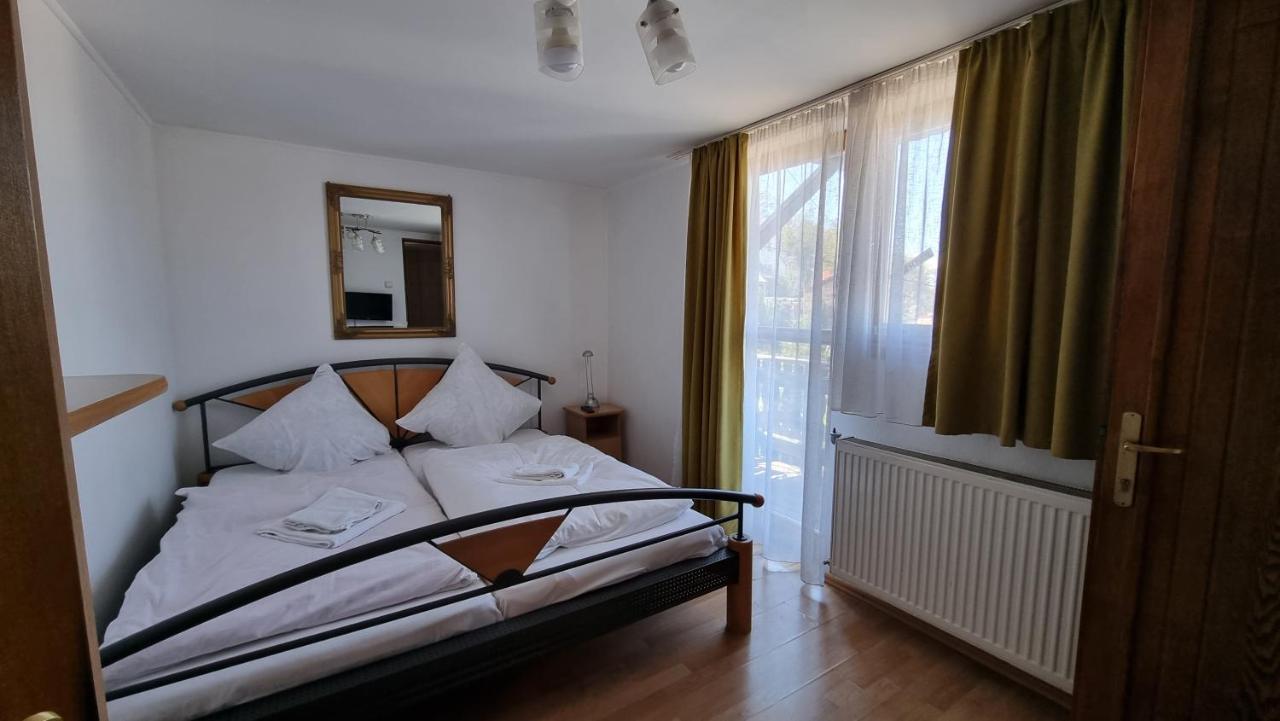 Отель Casa Germana Lupeni  Экстерьер фото